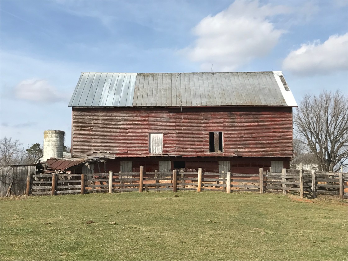 What is a Bank Barn?